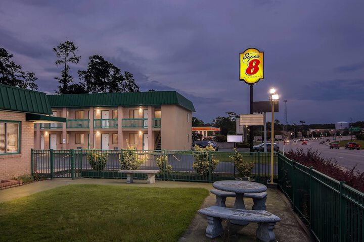 Super 8 by Wyndham Columbia SC / Ft. Jackson