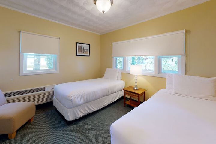 Breezeway Boutique Hotel