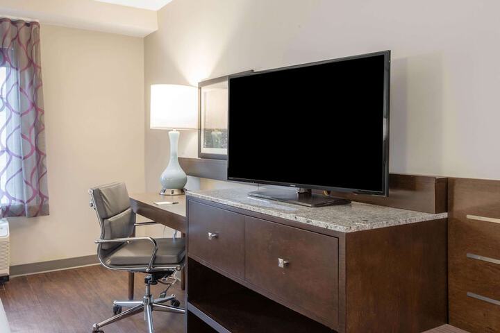 La Quinta Inn & Suites by Wyndham Aberdeen-APG