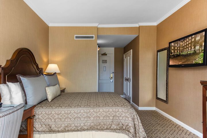 Room 73 of 200