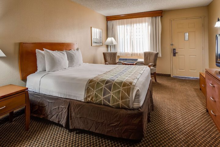 Room 32 of 49