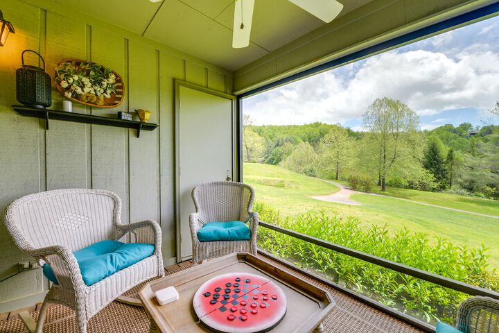 Bright Franklin Villa: Fireplace Golf Course View