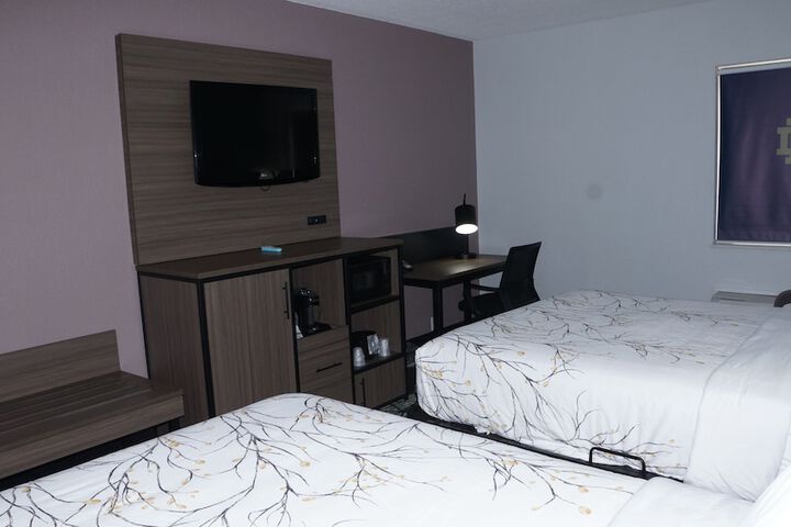 Room 2 of 9