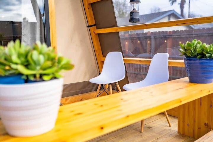 Urban Glamping Oasis: Comfort & Adventure Combined