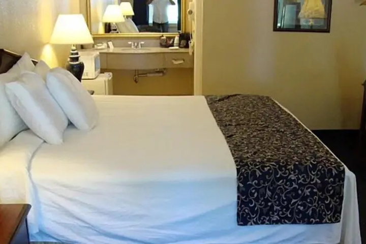 Plantation Inn & Suites