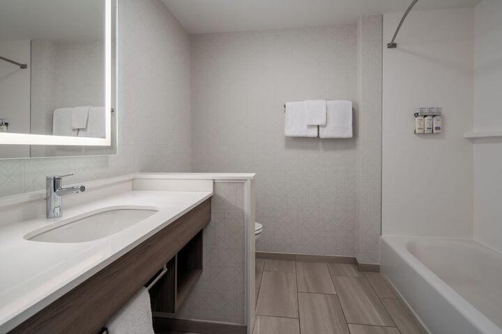 Holiday Inn Express & Suites Linden – Newark South by IHG