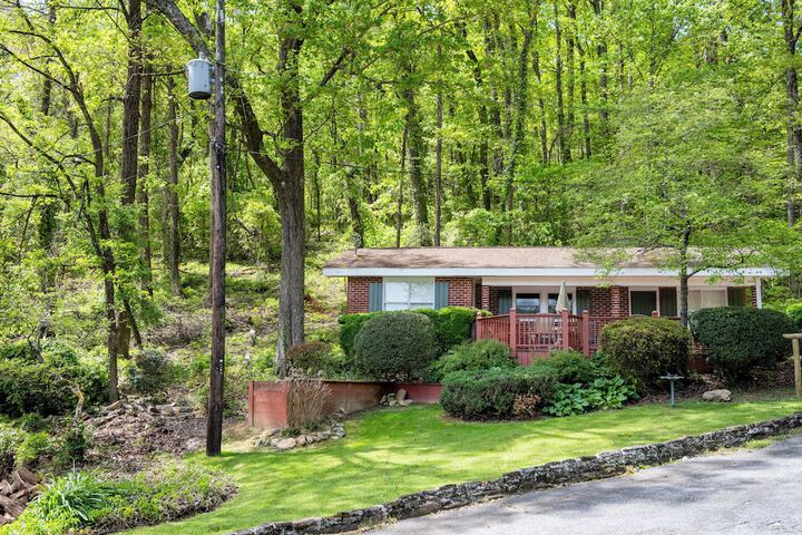 Mountain Aire Cottages Inn & Glamping