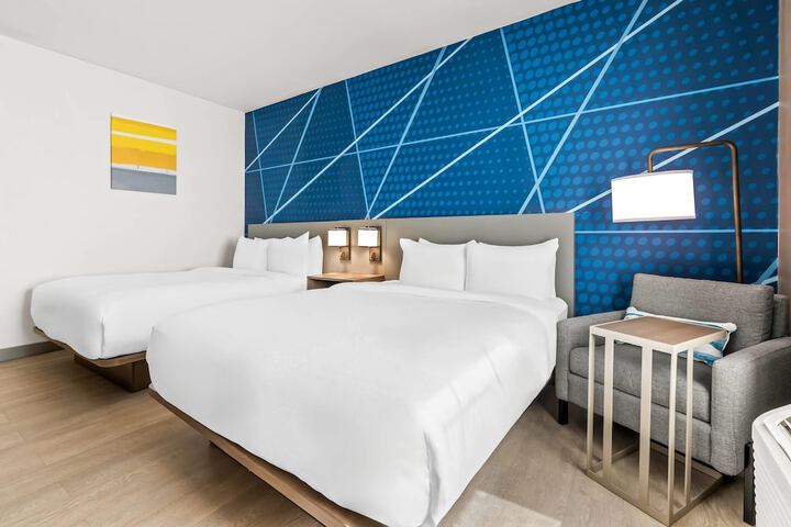 Comfort Inn & Suites River City Decatur