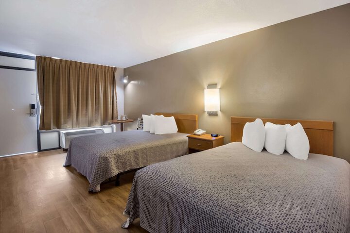 Room 14 of 36