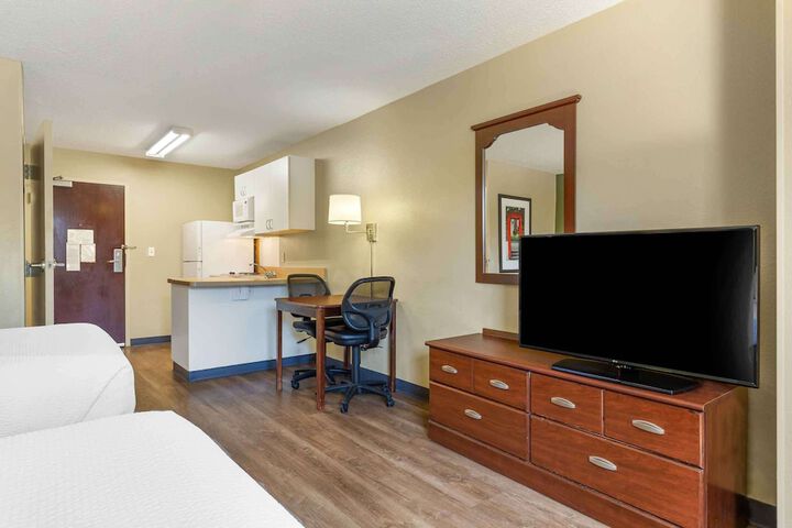 Room 25 of 28