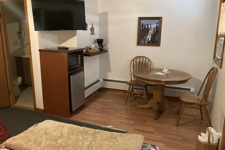 BEARADISE MOTEL