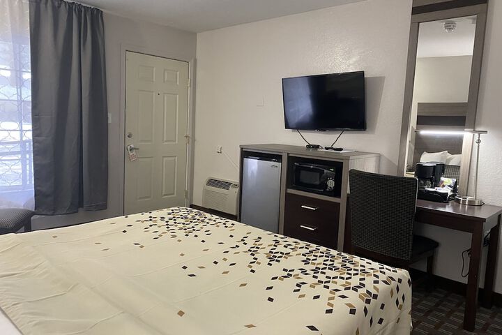 Room 6 of 30