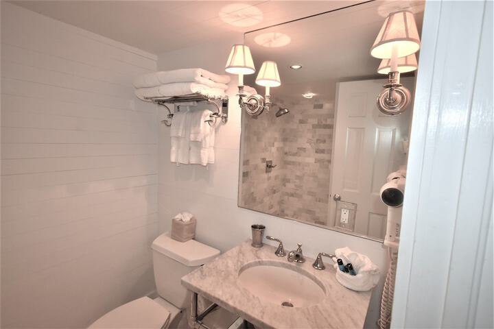 Room 205 of 259