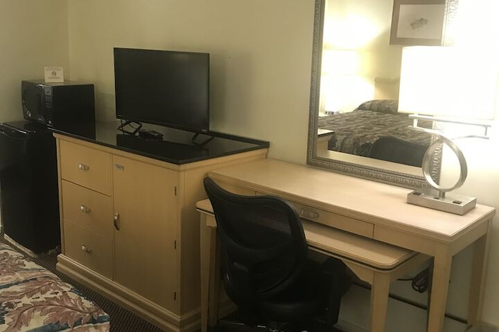 Room 13 of 34