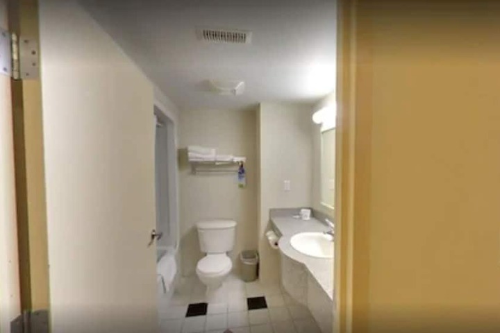 Room 68 of 77