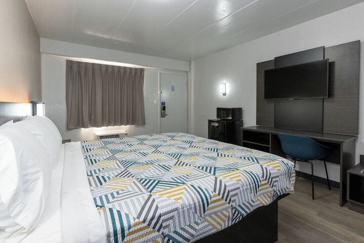 Room 8 of 15