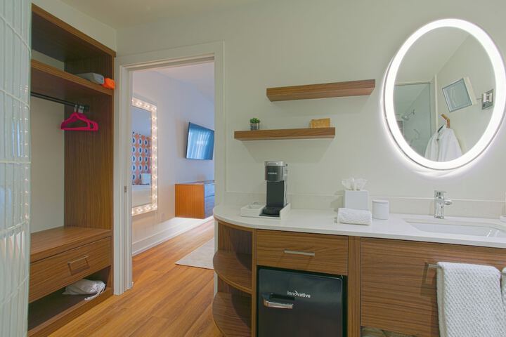 Room 7 of 28