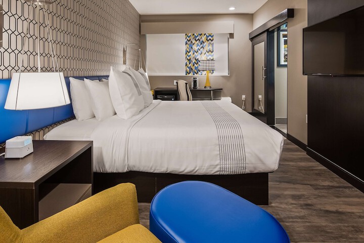 Room 13 of 25