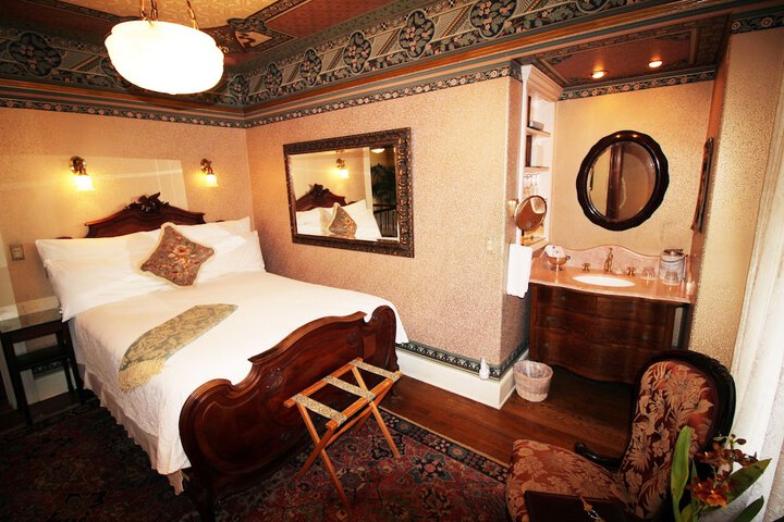 Room 27 of 124