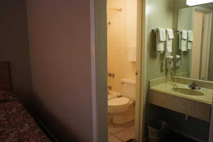 Room 7 of 18