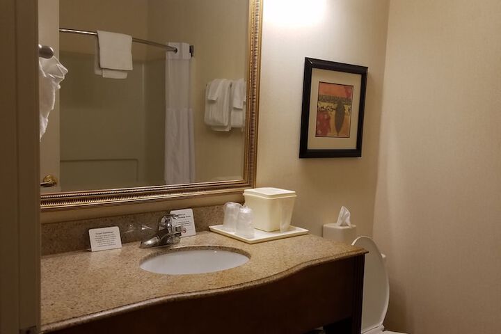 Quality Suites Paducah I-24