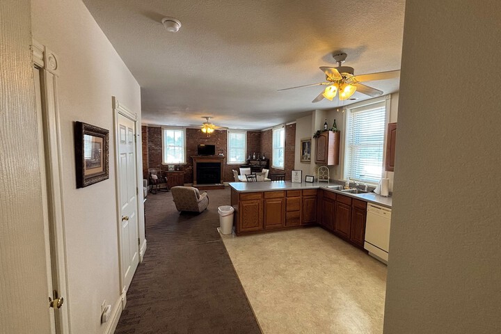 Hermann Crown Suites