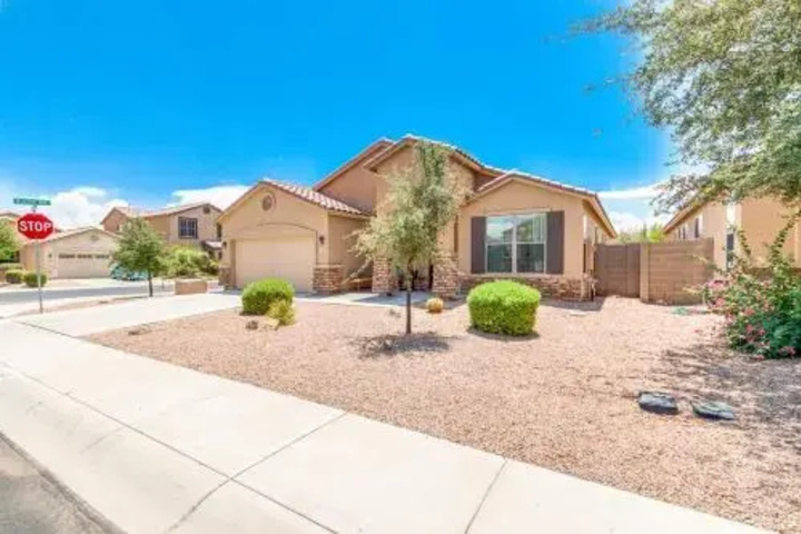 Wallner - 3 Br home by RedAwning