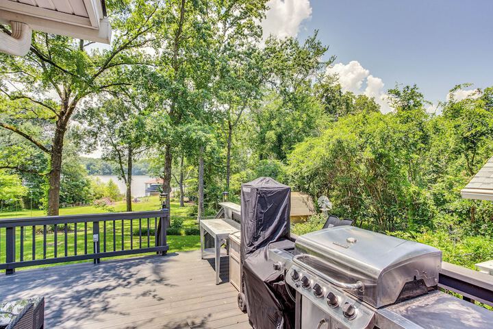 Lake Holbrook Waterfront Vacation Rental w / Dock!