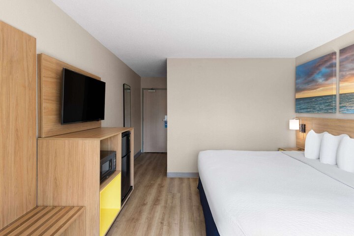 Room 32 of 54