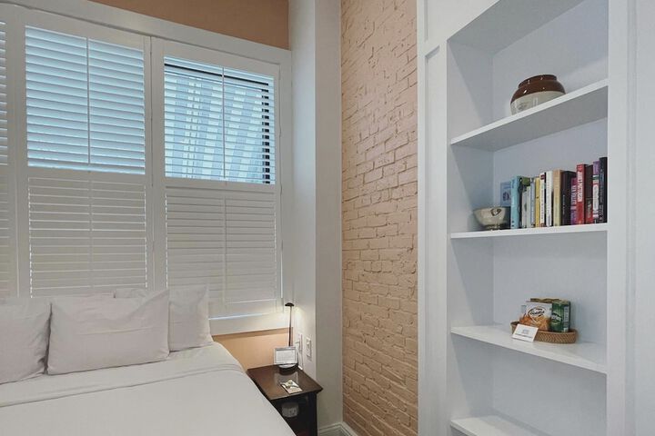 Room 6 of 21