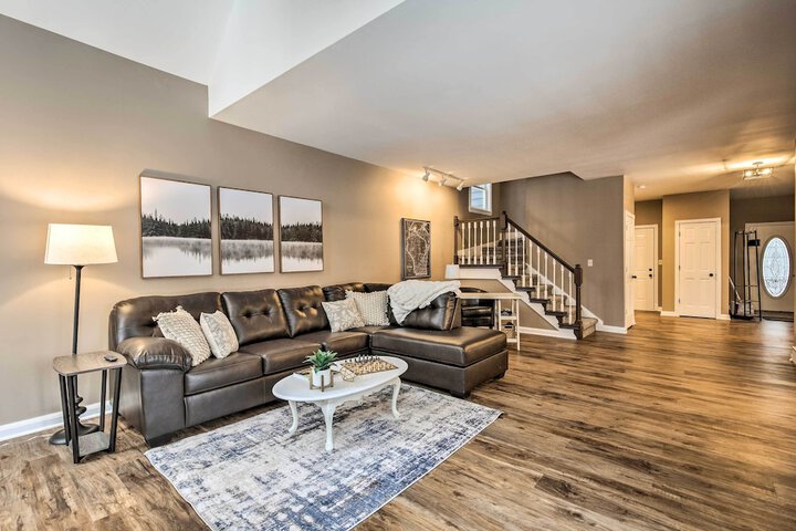 Lakefront Minocqua Getaway: Dock Game Room!