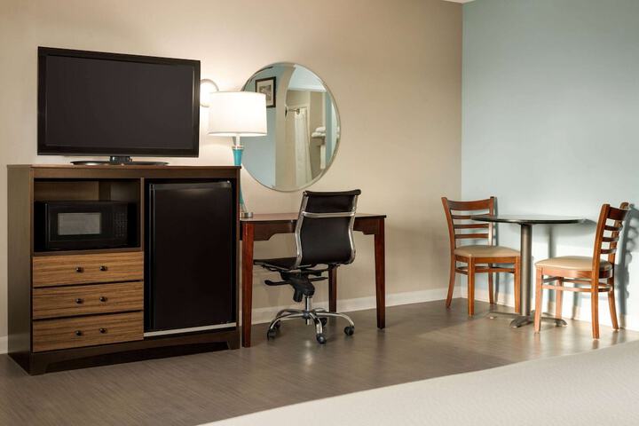 Super 8 by Wyndham Ocean Springs Biloxi