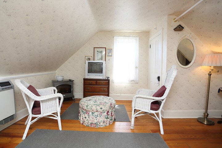 Room 17 of 48