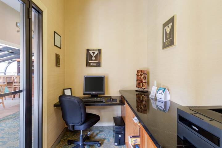 Business Center 38 of 40