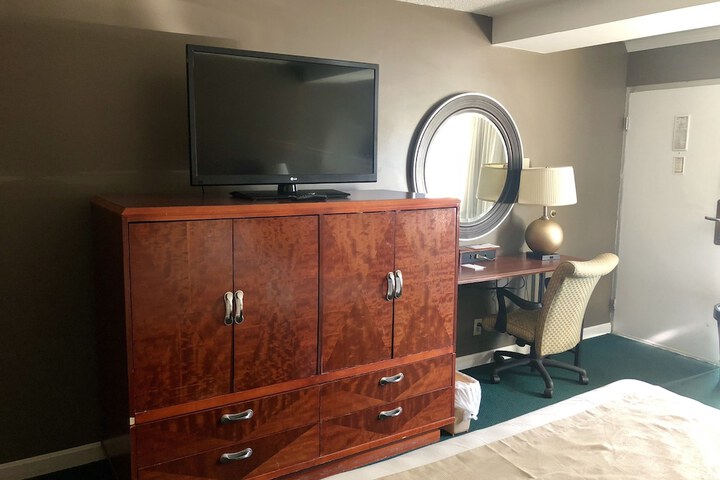 Room 17 of 27