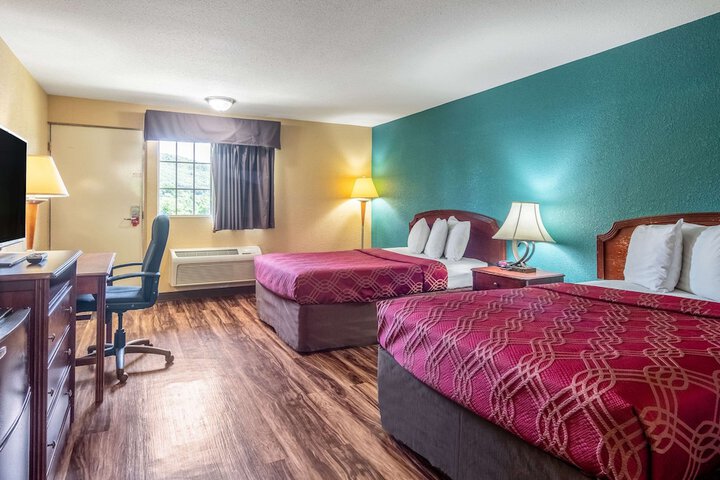 Room 10 of 16