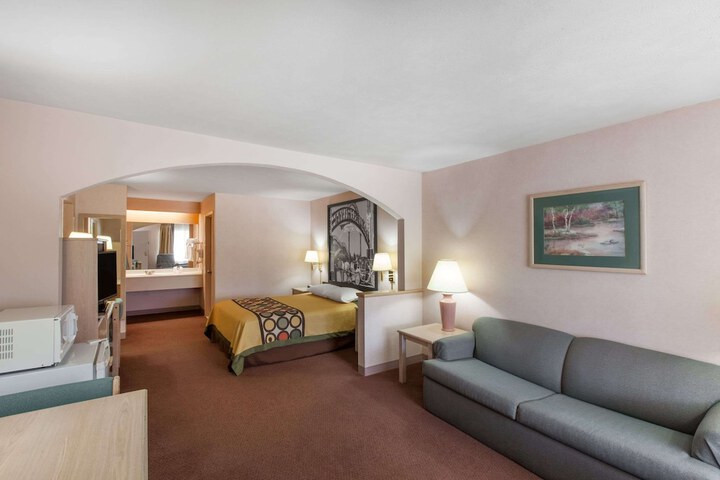 Room 16 of 33