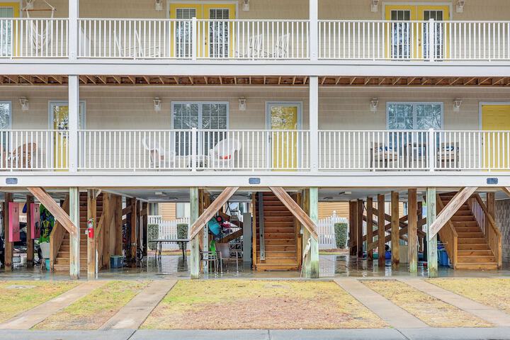 Townhome w / Outdoor Pool & White Lake Access!