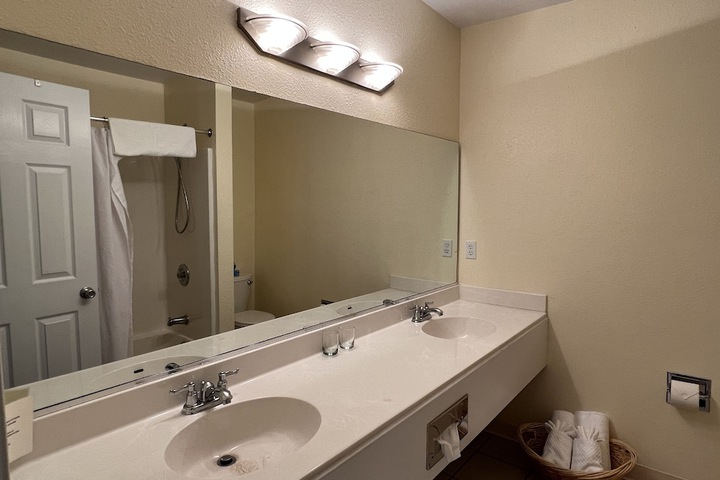 Room 90 of 173