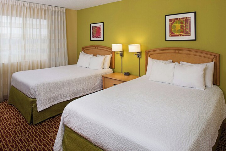 Room 21 of 34