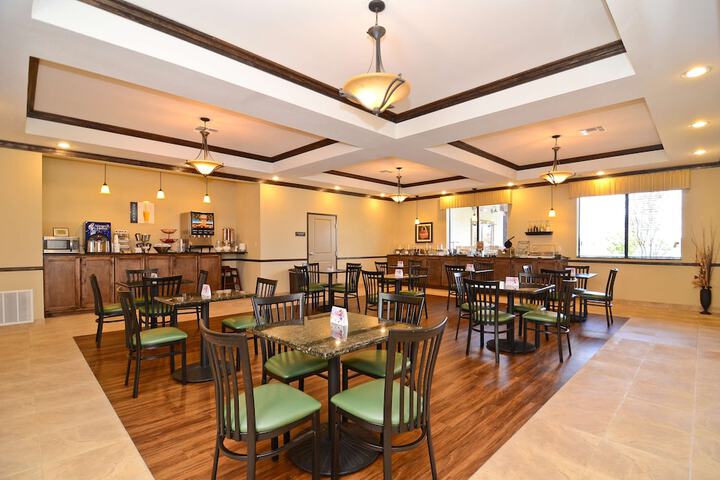 Best Western Plus Emory at Lake Fork Inn & Suites