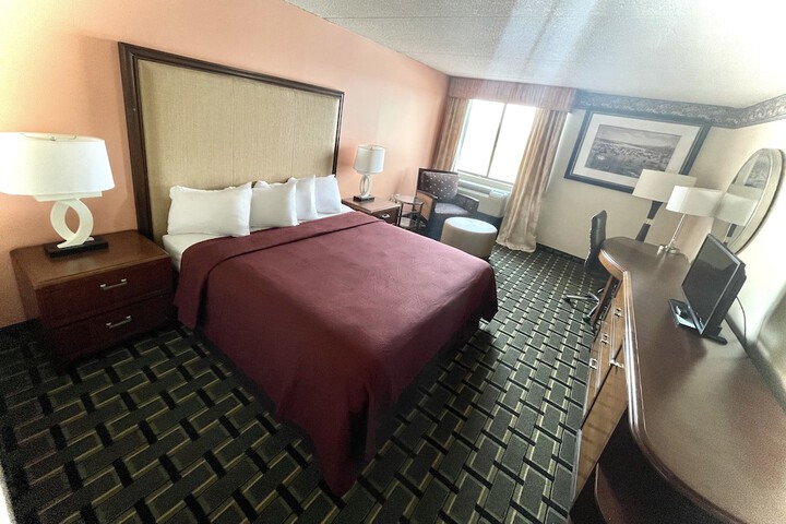 Room 5 of 10