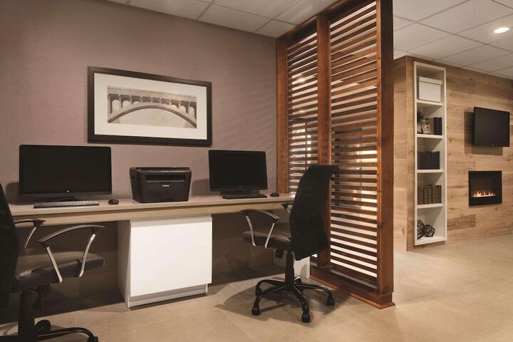 Business Center 15 of 15