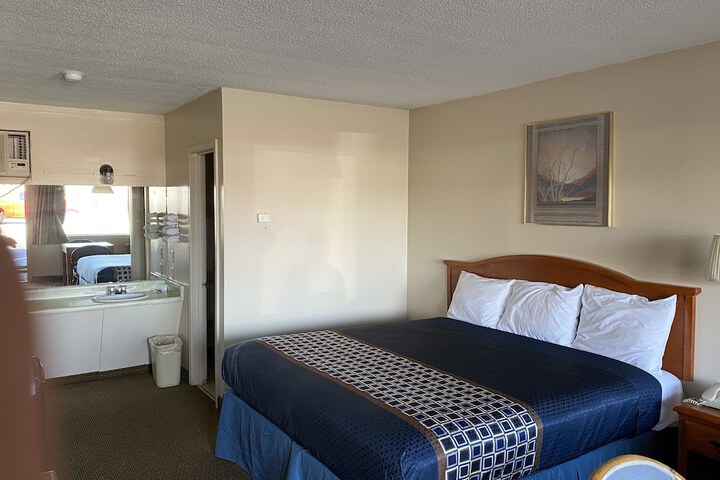 Room 27 of 28