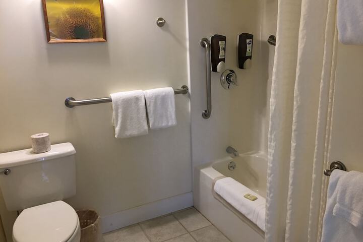 Camden Riverhouse Hotel