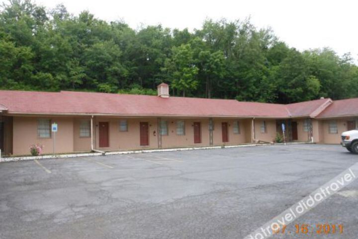 Motel 22 Mapleton Depot