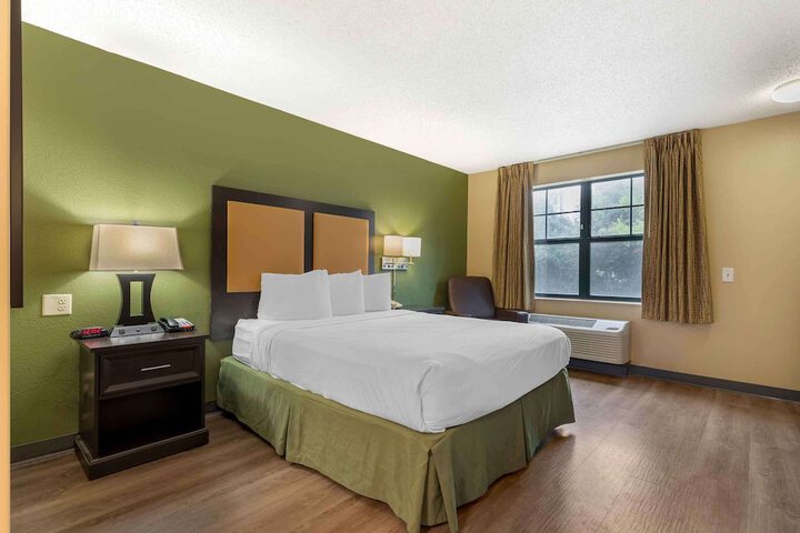Room 18 of 29