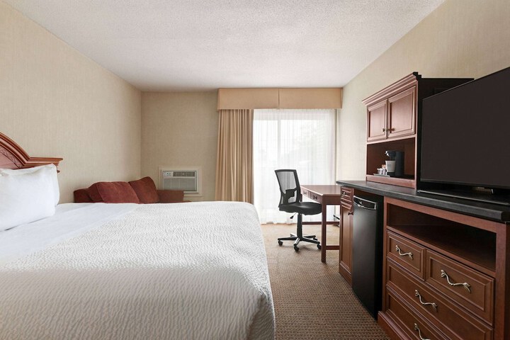 Room 17 of 34