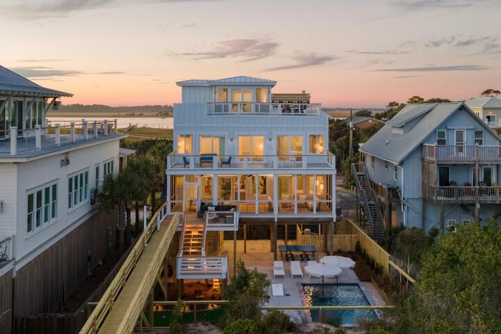 Oceans Eye by Avantstay Beach Front Home w / Roof Top Pool & Putting Green!