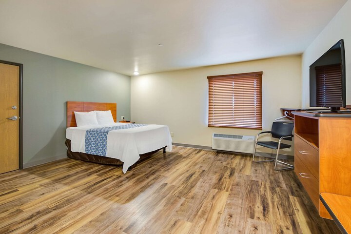 Room 25 of 37